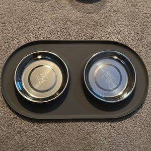 MESY CATS FOOD AND WATER BOWL.